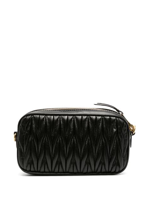 miu miu clutch aus matelassé-leder|Schwarz Clutch Aus Matelassé.